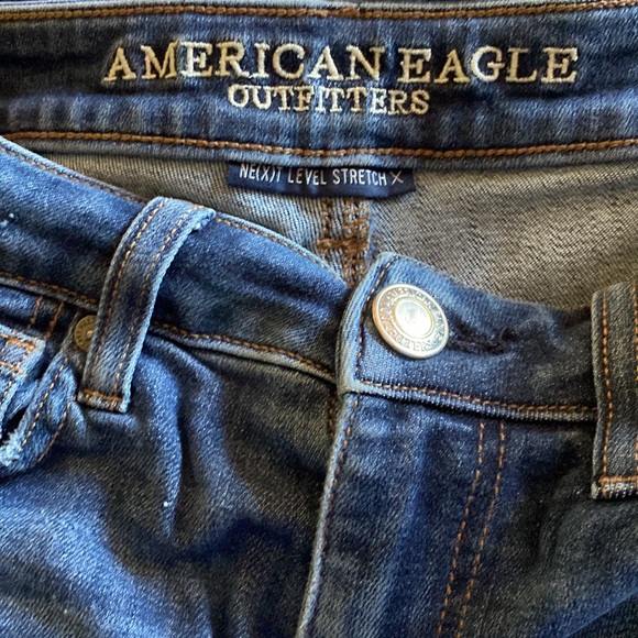 American Eagle, size 4, distressed cut off shorts - Picture 3 of 4